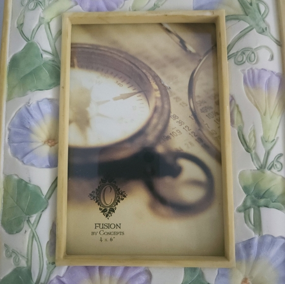 Vintage Fusion By Concepts Floral Engraved Frame - Picture 2 of 6